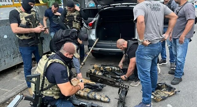 Foto-Leslie-Leitao-TV-Globo-armas-e-fuzis-recuperados-640x350-1