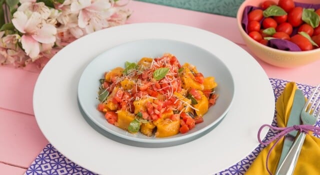 Nhoque-de-Abobora-com-Molho-de-Tomate-e-Manjericao-640x350-1