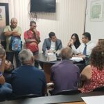 Reuniao-com-comerciantes-de-barracas-demolidas-Foto-Paulo-Jose-Acorda-Cidade
