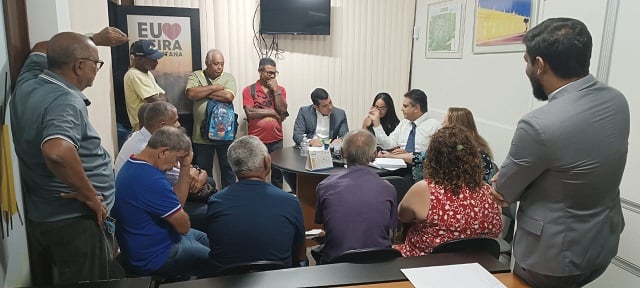 Reuniao-com-comerciantes-de-barracas-demolidas-Foto-Paulo-Jose-Acorda-Cidade