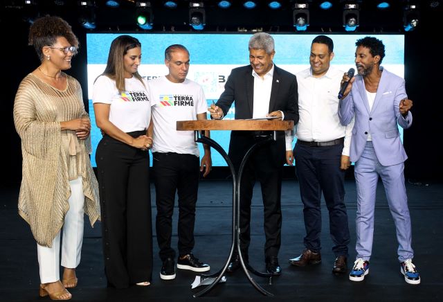 Combate-a-fome-assinatura-de-implantacao-de-banco-de-dados