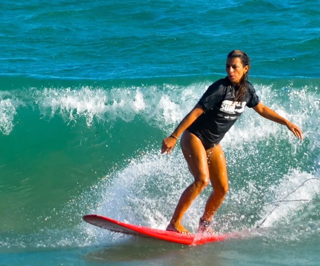 Longboard-feminino-e-um-dos-destaques-da-etapa.-Foto-Romulo-Cruz-40surffotograf