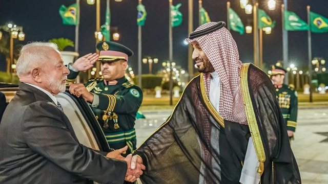 Lula-se-encontra-em-Riad-com-principe-herdeiro-da-Arabia-Saudita-Mohammad-bin-Salman-FotoRicardo-Stuckert-PR