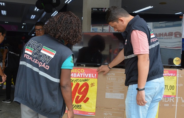 Procon-fiscaliza-na-Black-Friday-Foto-Jorge-Magalhaes