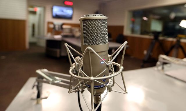 Radio-microfone-radialista-radialismo-foto-marcelo-Casal-JR-Agencia-Brasil