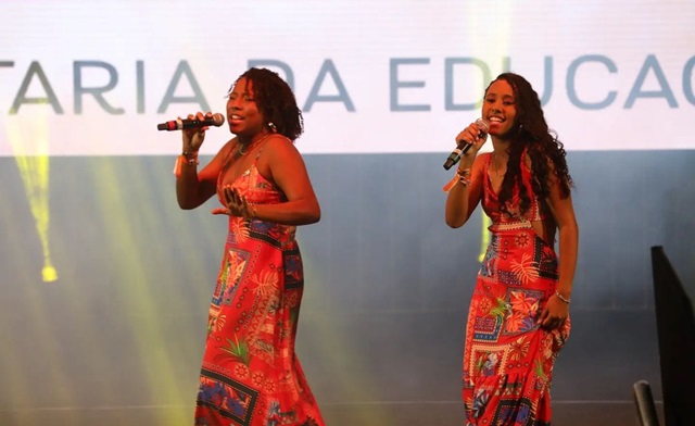Alunas-feirenses-participam-do-festival-anual-da-cancao-estudantil