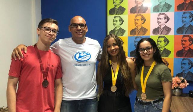 Ana-Clara-Campos-Leticia-Silva-Kevin-Mascarenhas-estudantes-medalhistas-foto-divulgacao