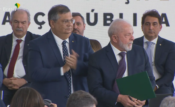 Lula-e-Dino
