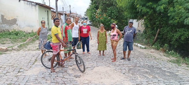Moradores-da-Rua-Bonfim-reclamam-de-problemas-no-piso-e-falta-de-iluminacao-publica-Foto-Reporter-Paulo-Jose-Acorda-Cidade