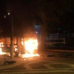 Onibus-foi-incendiado-apos-rebaixamento-do-Santos-na-Serie-B-ft-Silvio-Luizg1-Santos