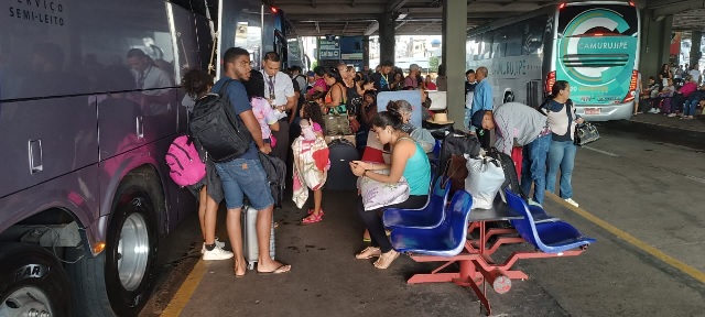Passageiros-Terminal-Rodoviario-de-Feira-de-Santana-Ultima-sexta-feira-do-ano-Foto-Reporter-paulo-Jose-Acorda-Cidade.jpg2_