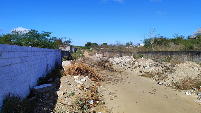 Rua-Sao-Geraldo-no-bairro-Lagoa-Grande-descarte-irregular-de-entulho1