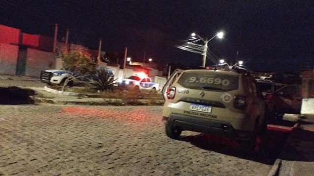 carro-policia-homicidio-na-gabriela-1