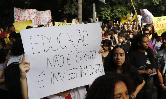 educacao-e-investimento-estudantes-foto-fernando-frazao-agencia-brasil