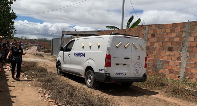 homicidio-carro-de-pericia-santo-estevao