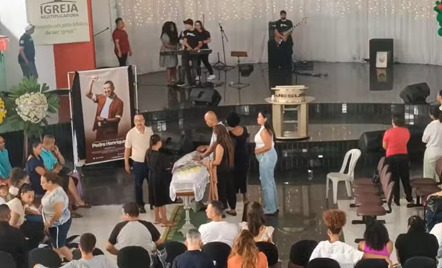 velorio-cantor-gosple-pedro-henrique-ft-redes-sociais