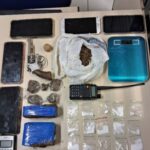Arma-de-fogo-e-drogas-sao-apreendidas-no-bairro-Lagoa-Salgada