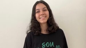 Beatriz-Medeiros-baiana-que-tirou-nota-1000-no-enem-2023-arquivo-pessoal-300x167-1