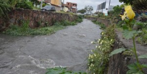 Chuva-em-Feira-de-Santana-Foto-Jorge-Magalhaes-300x151-1
