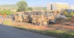 Cinco-onibus-escolares-sao-incendiados-em-Minas-Gerais-reproducao-tv-globo-300x156-1