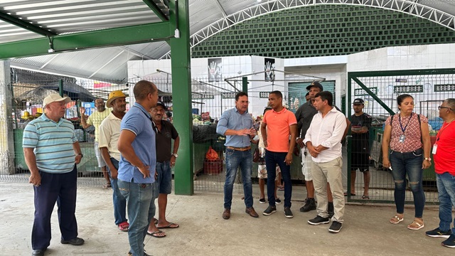 Comerciantes-de-peixes-e-mariscos-da-feira-livre-do-Tomba-contarao-com-estrutura-adequada-ft-Danielly-Cerqueira2