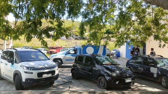 Corpos-de-vitimas-chegando-ao-DPT-acidente-25-mrtos-Foto-Augusto-Urgente