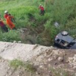 Duas-pessoas-morrem-apos-carro-cair-de-ponte-e-ficar-parcialmente-submerso-em-rio-na-Bahia-Foto-Reproducao-PRF-300x168-1
