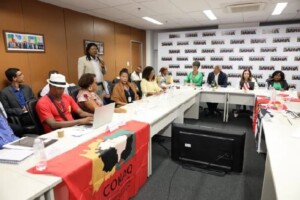 Encontro-de-governador-com-comunidades-quilombolas-Foto-Mateus-Pereira-GOVBA-300x200-1