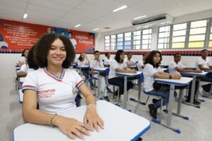 Estudante-Colegio-Estadual-de-Ensino-Foto-Pedro-Moraes-SEC-300x200-1