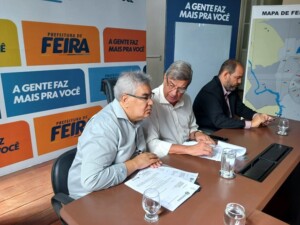 Foto-comite-de-crise-das-chuvas-Foto-Ney-Silva-Acorda-Cidade-300x225-1