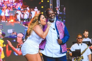 Gloria-Groove-e-Pericles-FV-2024-Foto-Assessoria-Fstival-de-Verao-300x200-1