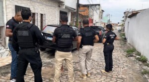 Homem-que-fingia-ser-mulher-para-aliciar-criancas-e-preso-pela-Policia-Civil-ft-ascom-pc-300x166-1
