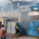 Incendio-em-deposito-de-sofa-Foto-Ed-Santos-Acorda-Cidade-300x169-1