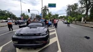 Ladrao-e-baleado-por-policial-civil-aposentado-em-assalto-a-Porsche-no-Rio-de-Janeiro-Foto-Betinho-Casas-Novas-TV-Globo-300x168-1