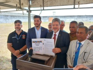 Lancamento-Projeto-Fenix-Foto-Reporter-Ney-Silva-Acorda-Cidade-300x225-1