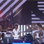 Menino-e-convidado-por-Ivete-Sangalo-para-dancar-em-palco-do-Festival-da-Virada-Salvador-ft-reproducao-TV-Bahia