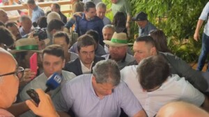 Piso-cedeu-durante-coletiva-de-imprensa-com-o-Governador-do-Estado-de-SP-Tarcisio-de-Freitas-ft-Gustavo-Luz-TV-TEM-300x169-1