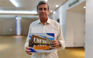 Prefeito-Colbert-Martins-Foto-Ed-Santos-Acorda-Cidade-300x187-1