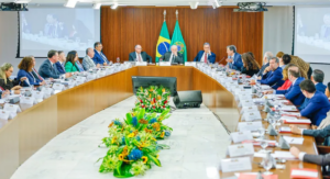 Presidente-da-Republica-Luiz-Inacio-Lula-da-Silva-durante-reuniao-ministerial-E28094-Foto-Ricardo-Stuckert-PR-300x163-1