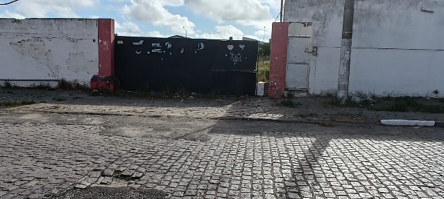 Rua-Jose-Bonifacio-Garagem-abandonada-Foto-Reporter-Paulo-Jose-Acorda-Cidade.jpg3_