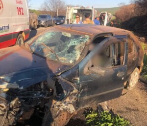 Vitima-estava-dentro-do-carro-envolvido-no-acidente-Cetite-Foto-PM-BA-300x258-1