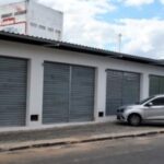 a-Modulo-comercial-com-11-box-ao-fundo-do-feiraguay-Foto-Izinaldo-Barreto-300x200-1