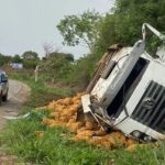acidente-em-caetite-caminhao-com-batatas-tomba