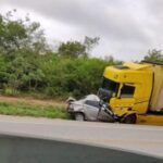 acidente-na-br-116-no-centro-sul-baiano-carreta-e-carro-ft-blog-do-anderson