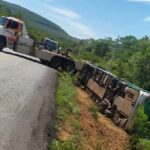capotamento-de-onibus-na-BR-430-em-Caetite-Foto-WhatsApp-Achei-Sudoeste