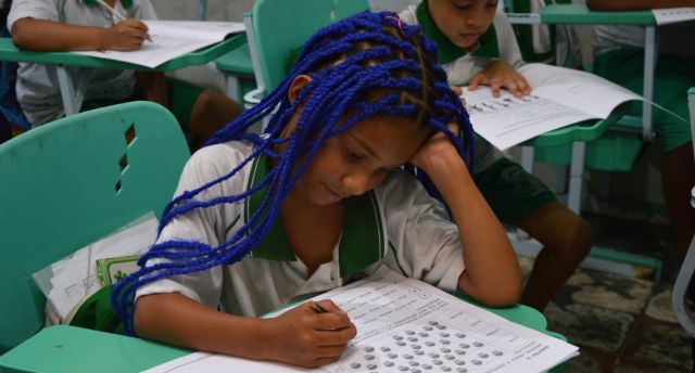 crianca-estudando-divulgacao-