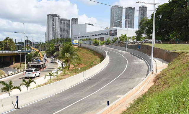 inaugura-nova-via-para-ampliar-mobilidade-entre-Av.-Bonoco-e-Cabula