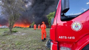 incendio-em-depoisto-02-300x169-1