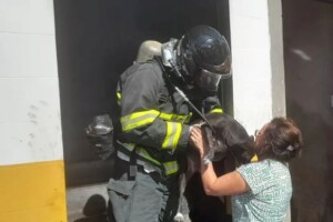 lojas-atingidas-por-incendio-em-Brumado-03-300x200-1