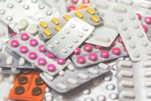 medicamento-medications-remedios-comprimidos-foto-Pexels-por-Pixabay-300x200-1